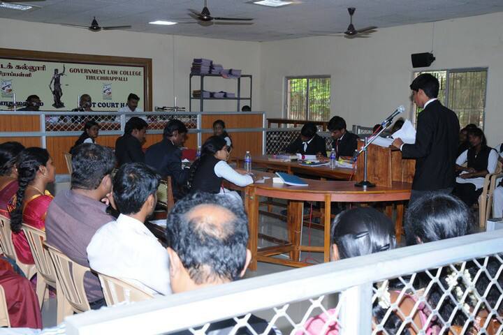 moot-court